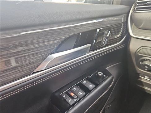 Used 2022 Jeep Wagoneer Series III w/ Flexible Seating Group image 22