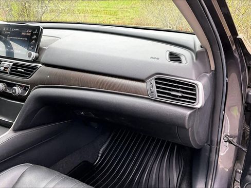 Used 2019 Honda Accord Touring image 19
