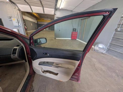 Used 2005 Toyota Prius w/ Pkg 6 FWD image 26