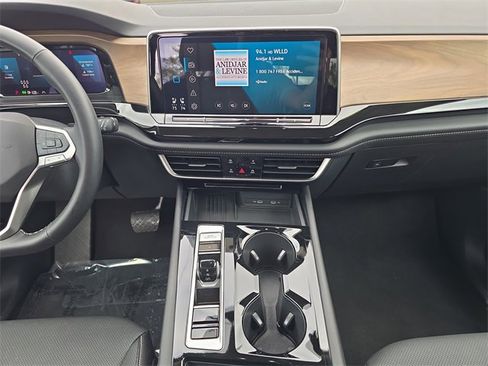 Used 2025 Volkswagen Atlas SE image 10