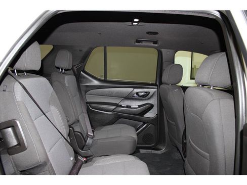 Used 2022 Chevrolet Traverse LT image 24