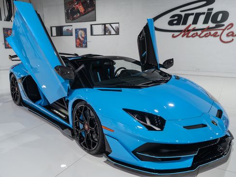 Used 2021 Lamborghini Aventador SVJ image 9