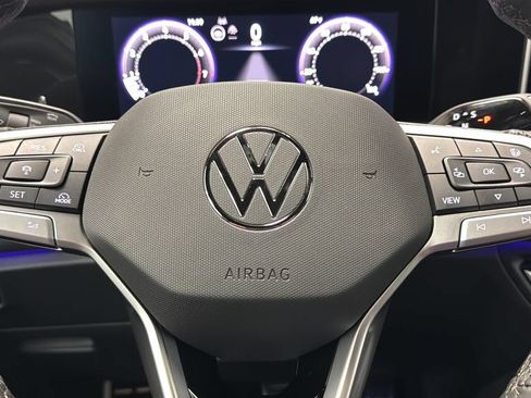 Used 2025 Volkswagen Tiguan SEL R-Line AWD/4WD image 17