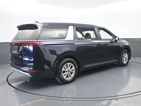 Used 2024 Kia Carnival LX FWD image 6
