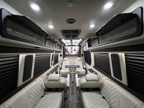 Used 2021 Mercedes-Benz Sprinter 3500 image 6