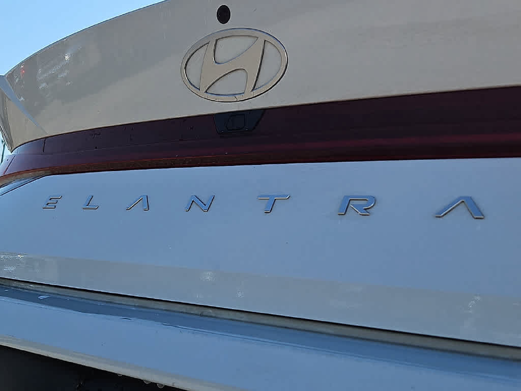 Used 2025 Hyundai Elantra SEL FWD image 32