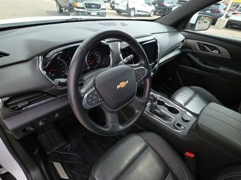 Used 2022 Chevrolet Traverse LT w/ LT Premium Package AWD/4WD image 12