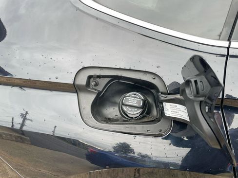 Used 2018 Volkswagen Tiguan SE w/ Panoramic Sunroof Package image 29