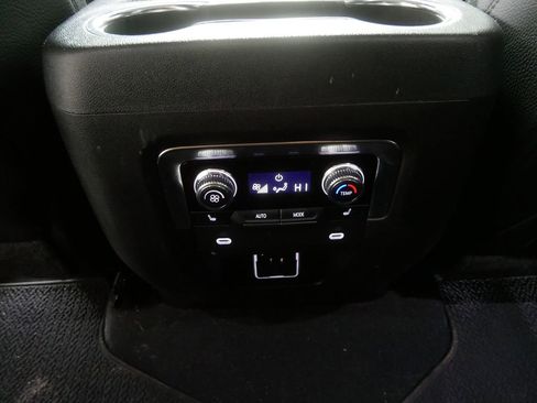 Used 2024 GMC Yukon XL Denali AWD/4WD image 25