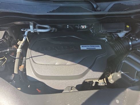 Used 2019 Honda Pilot Touring image 8