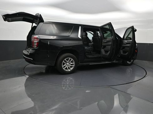 Used 2021 Chevrolet Suburban LT RWD image 33