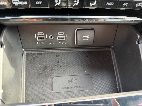 Used 2023 Jeep Grand Cherokee Overland w/ Luxury Tech Group IV image 26