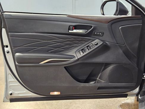 Used 2022 Toyota Avalon Limited image 20