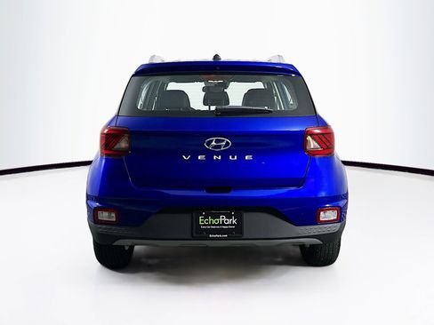 Used 2025 Hyundai Venue Limited image 7
