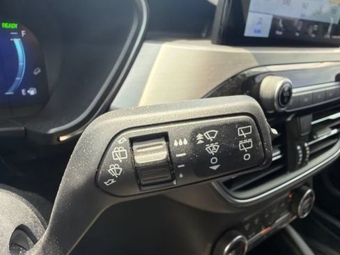 Used 2021 Ford Escape Titanium AWD/4WD image 46