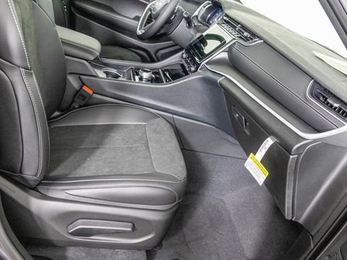 New 2025 Jeep Grand Cherokee L Altitude image 37