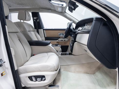 Used 2019 Rolls-Royce Phantom Sedan RWD image 37