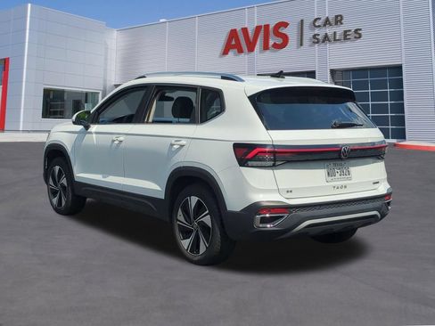 Used 2025 Volkswagen Taos SE AWD/4WD image 10