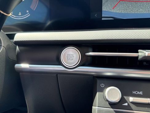 New 2025 Hyundai Tucson SE image 32