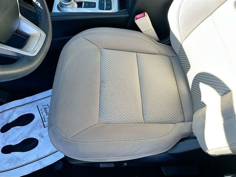 Used 2022 Ford Explorer XLT image 18