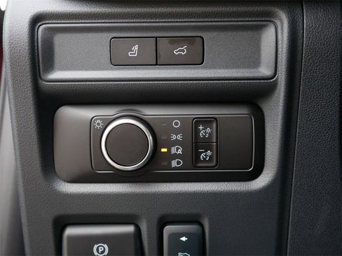 Certified 2024 Ford Expedition XLT image 17