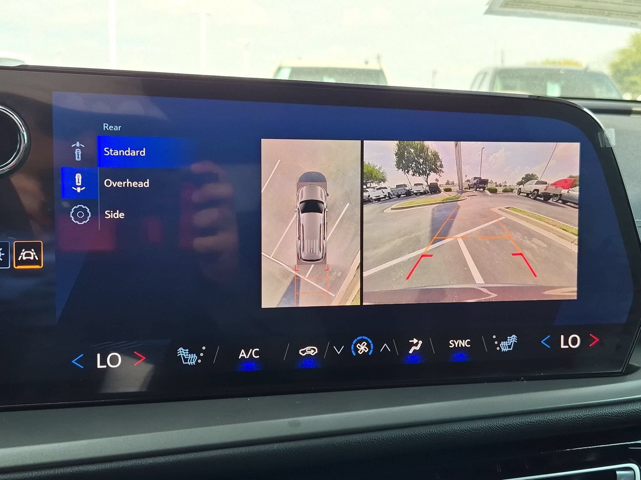Used 2024 Chevrolet Traverse LT w/ Enhanced Driving Package FWD image 20