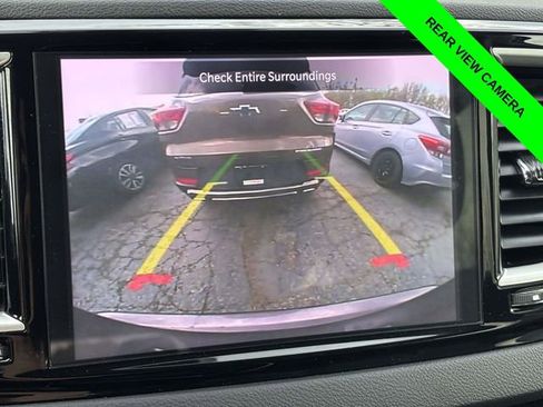 Used 2023 Chrysler Pacifica Touring-L FWD image 17