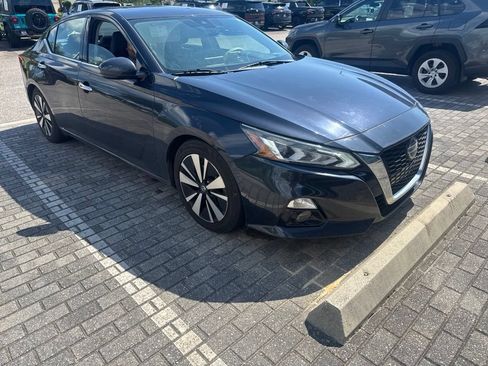 Used 2019 Nissan Altima 2.5 SV FWD image 2