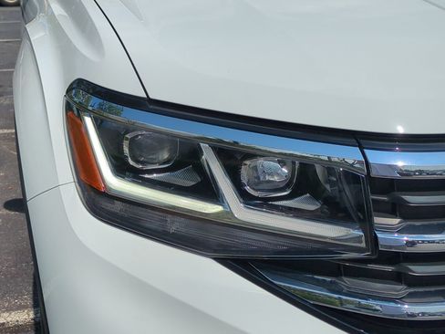 Used 2023 Volkswagen Atlas Cross Sport SE FWD image 6