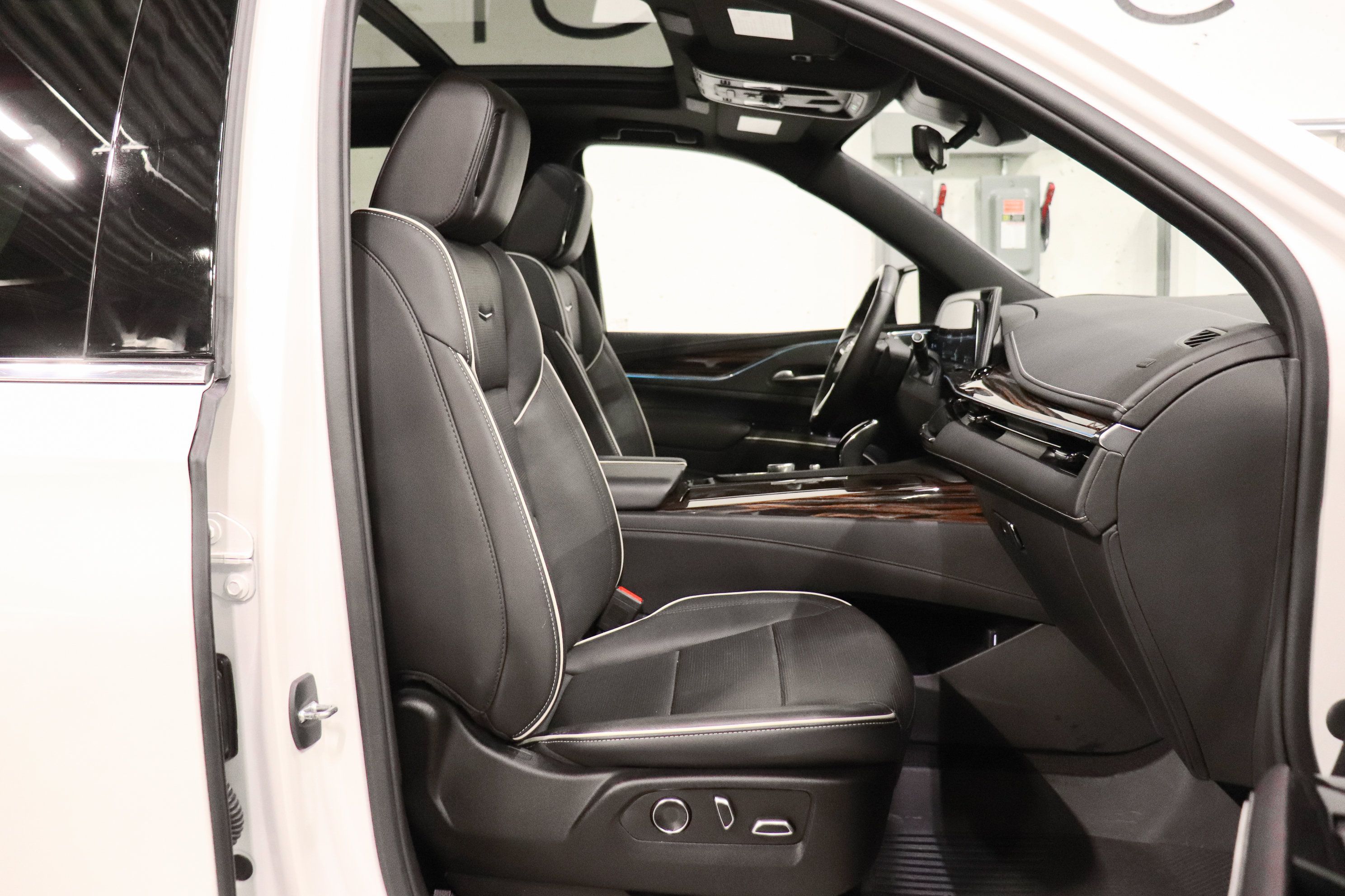 Used 2023 Cadillac Escalade Premium Luxury w/ LPO, Floor Liner Package AWD/4WD image 13
