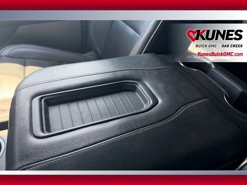 Used 2023 Chevrolet Suburban Premier AWD/4WD image 27