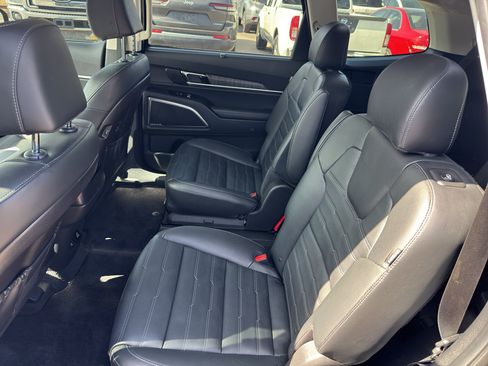 Used 2024 Kia Telluride SX Prestige AWD/4WD image 9