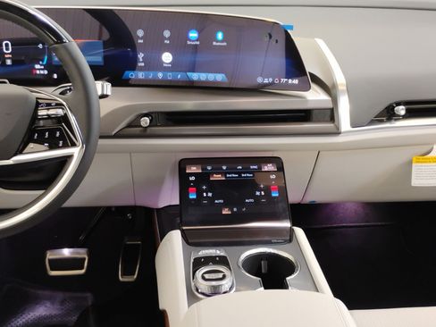 New 2026 Cadillac Vistiq Sport w/ LPO, Floor Liner Package image 28