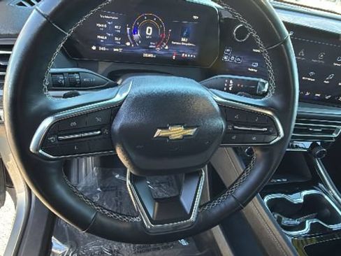 Used 2025 Chevrolet Traverse LT AWD/4WD image 18