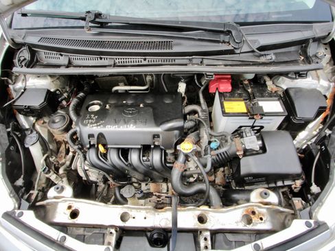 Used 2012 Toyota Yaris L image 11