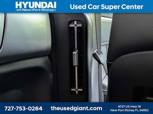 Used 2026 Hyundai Santa Fe SEL FWD image 18