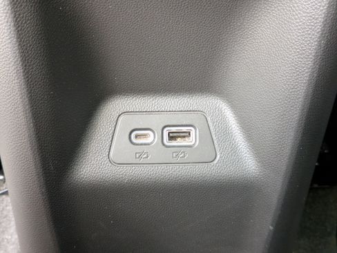 Used 2022 Buick Envision Essence w/ Technology Package I image 16