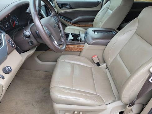 Used 2020 Chevrolet Suburban Premier image 3