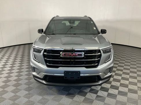 Used 2025 GMC Acadia Elevation w/ Elevation Premium Package FWD image 2