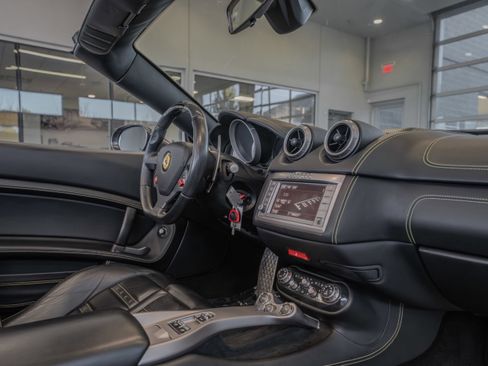 Used 2013 Ferrari California image 20