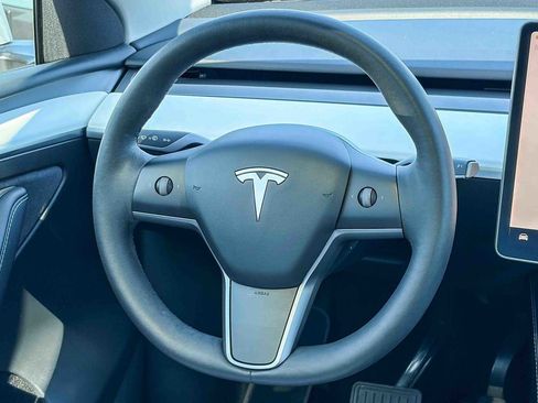 Used 2023 Tesla Model Y Long Range image 14