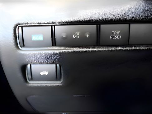 Used 2025 Nissan Sentra SR w/ SR Premium Package image 19