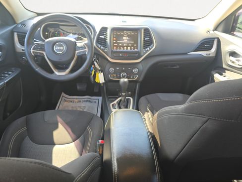 Used 2016 Jeep Cherokee Latitude w/ Safety/Convenience Group FWD image 3