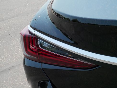 Used 2020 Lexus ES 350 w/ Premium Package FWD image 17
