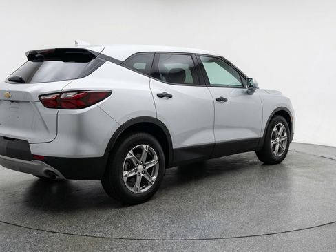 Used 2025 Chevrolet Blazer LT FWD image 9