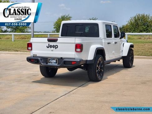 Used 2025 Jeep Gladiator Sport AWD/4WD image 10