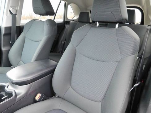 Used 2022 Toyota RAV4 LE image 14