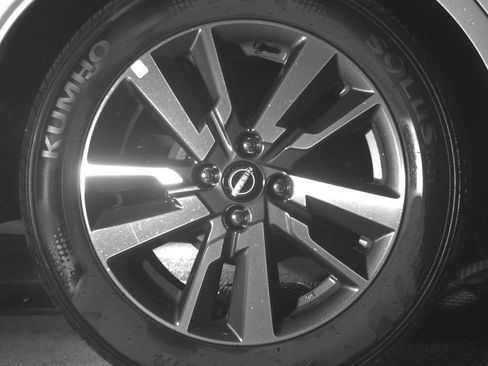 Used 2025 Nissan Versa SV image 15