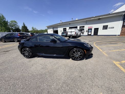 Used 2025 Toyota GR86 RWD image 10