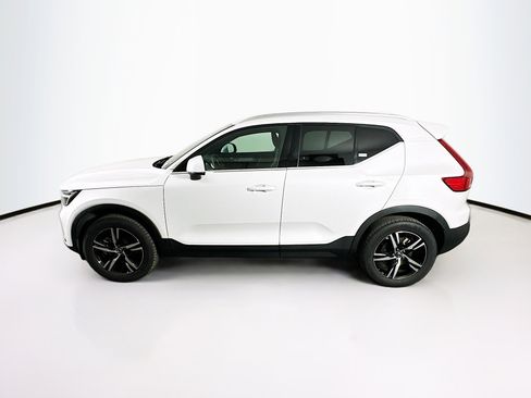 Used 2025 Volvo XC40 B5 Core image 4